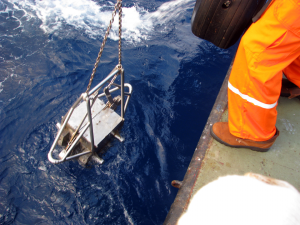 Monitoramento offshore - Coleta de Sedimento com box-corer